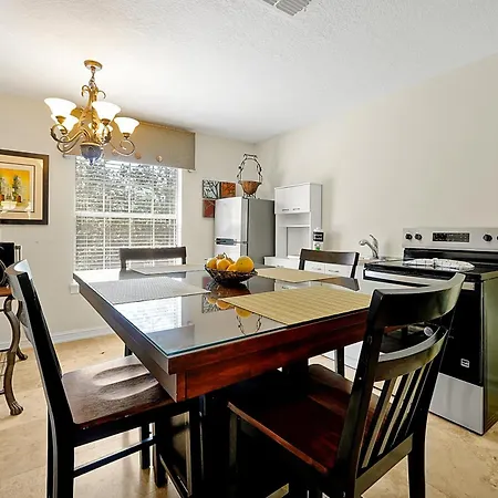 Cozy Family Retreat Minutes From Disneyland